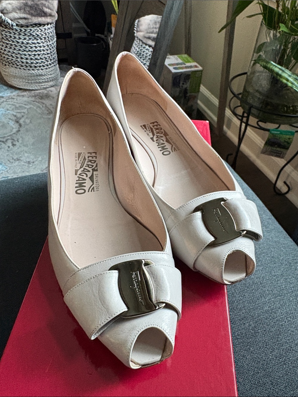 Salvatore Ferragamo Cream Leather Peep-Toe Vara Bow Flats